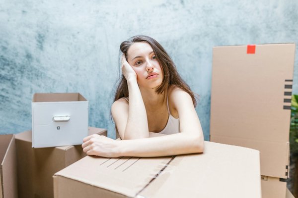 How do you prepare an emergency plan for moving day mishaps in the UK?